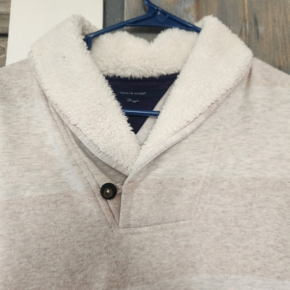 Tommy Hilfiger shirt with sherpa - Picture 2 of 8